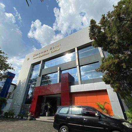 Kharisma Hotel Madiun Exterior photo