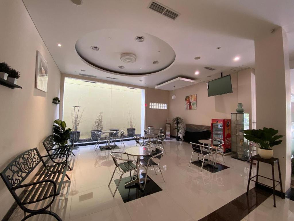 Kharisma Hotel Madiun Exterior photo