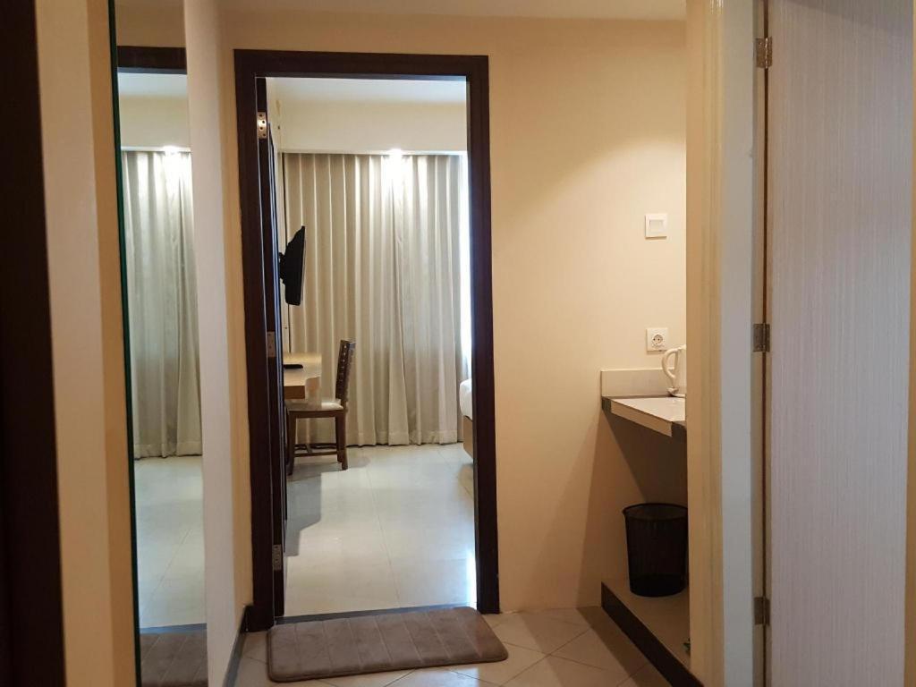 Kharisma Hotel Madiun Exterior photo