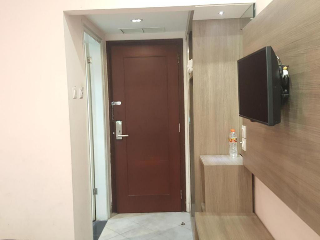 Kharisma Hotel Madiun Exterior photo