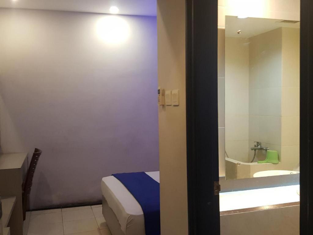 Kharisma Hotel Madiun Exterior photo