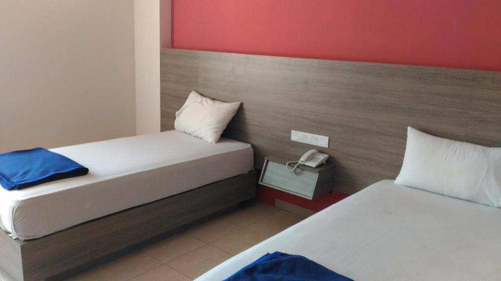 Kharisma Hotel Madiun Exterior photo