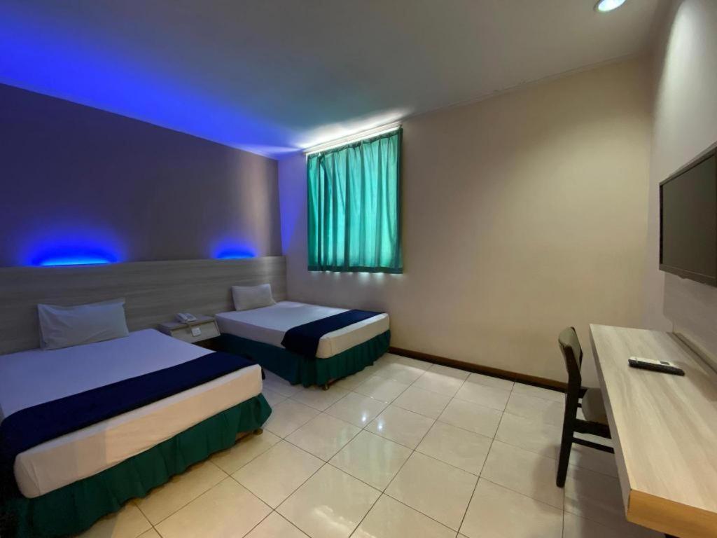 Kharisma Hotel Madiun Exterior photo