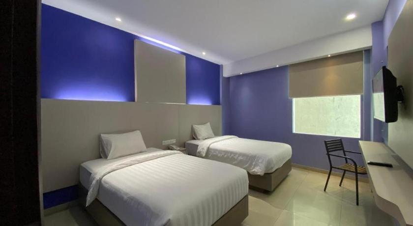 Kharisma Hotel Madiun Exterior photo