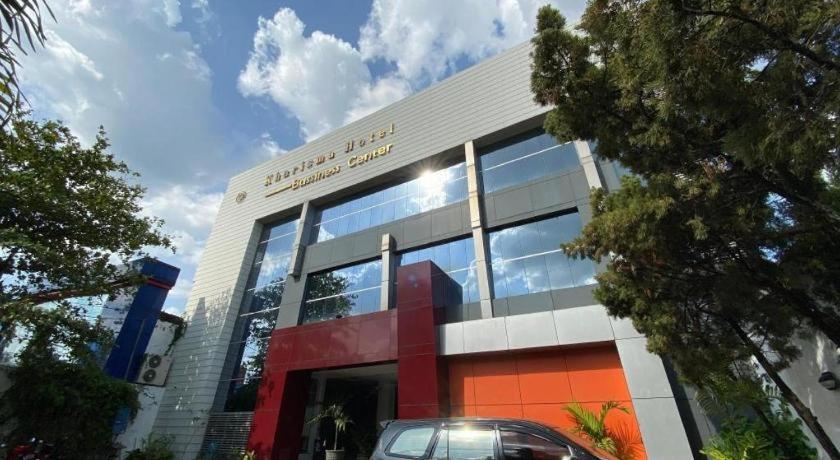 Kharisma Hotel Madiun Exterior photo