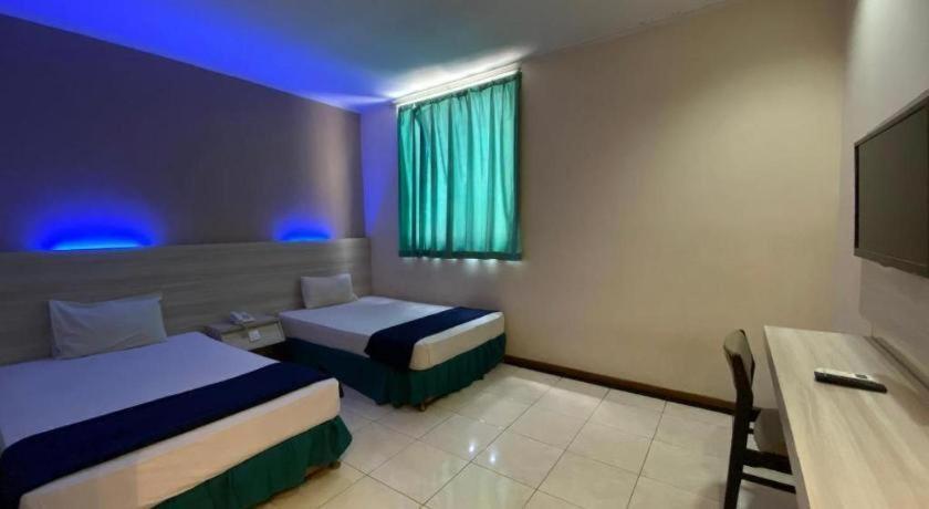 Kharisma Hotel Madiun Exterior photo