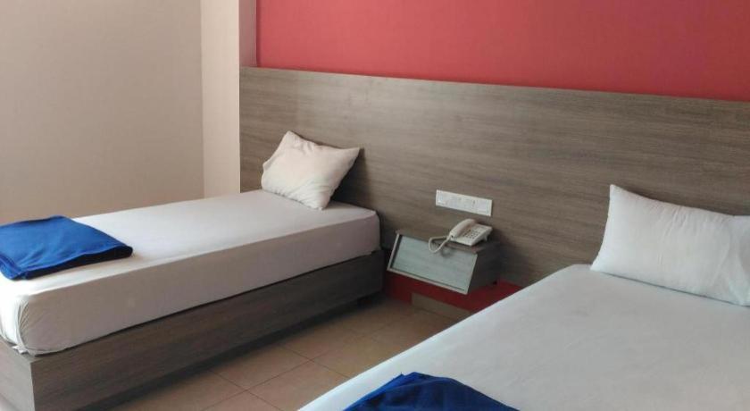 Kharisma Hotel Madiun Exterior photo
