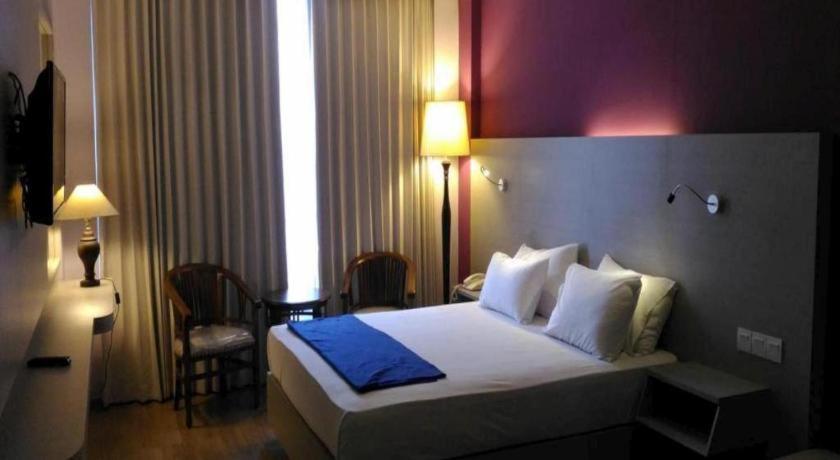 Kharisma Hotel Madiun Exterior photo