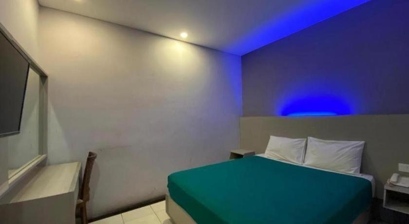 Kharisma Hotel Madiun Exterior photo