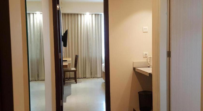Kharisma Hotel Madiun Exterior photo