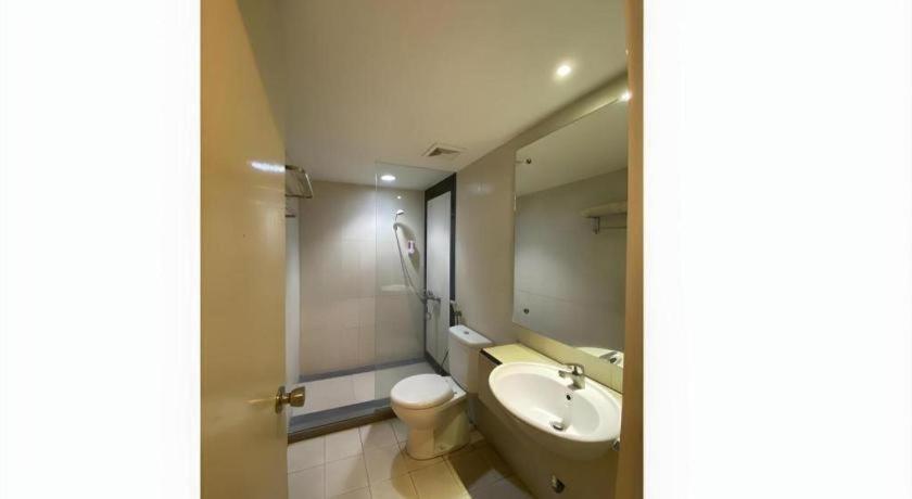Kharisma Hotel Madiun Exterior photo