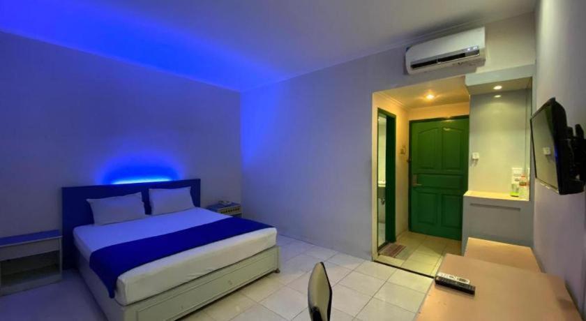 Kharisma Hotel Madiun Exterior photo